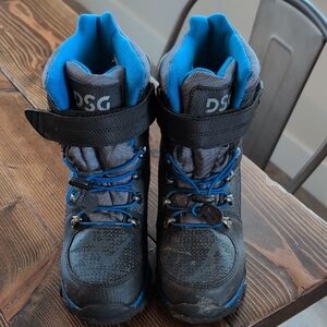 DSG Kids' Black and Blue Snow Boots